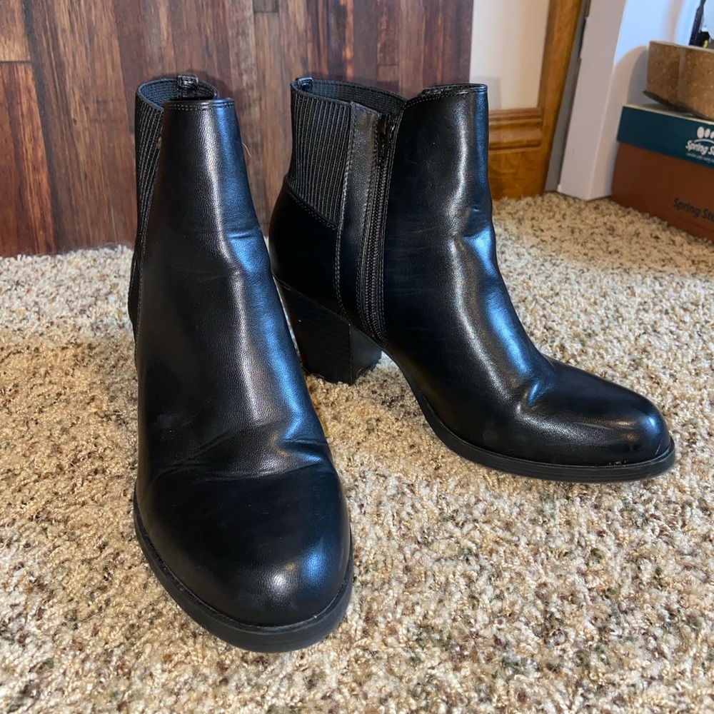 Black leather boots / booties